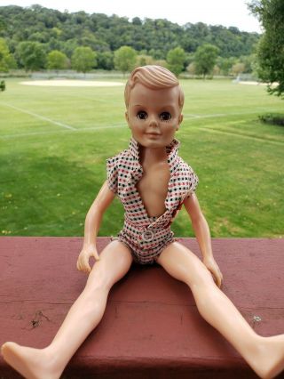 Vintage Uneeda Bob Doll In Outfit With Extra Clothes.