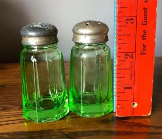 VINTAGE Hazel Atlas Green Depression Glass Salt/Pepper Shakers 5