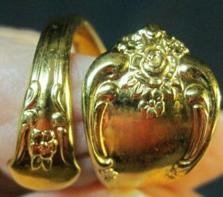 Vintage Spoon Ring " Wm.  A.  Rogers Oneida Ltd ".  Gold Tone Flower Pattern Size 6.  5