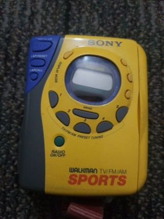 Vintage Sony Sports Walkman Radio Cassette Tape Player Fm/am Wm - Fs495
