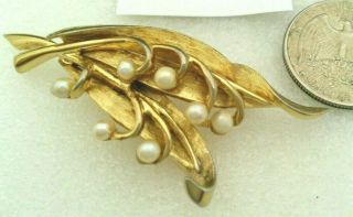 Qo.  Vtg Boucher Lily Of The Valley Gold Tone Brooch With Faux Pearls Signed.