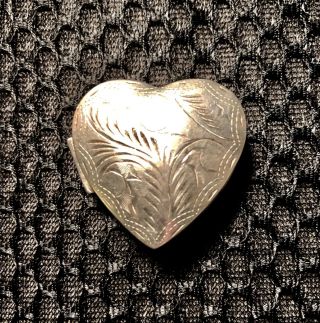 Vintage Sterling Silver Etched Heart Shaped Box 12.  25 Grams