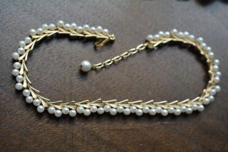 Vintage Crown Trifari Gold Tone Heart Link Faux Pearl Bead Choker Necklace