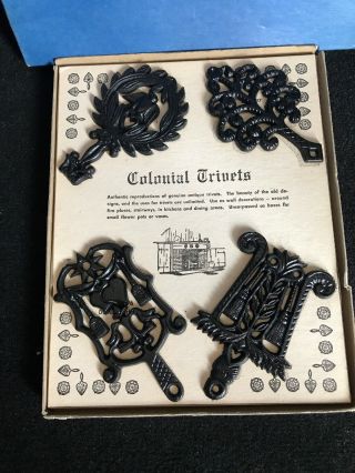 Set Of 4 Vintage Virginia Metalcrafters Heirloom Trivets Cast Iron Colonial B16