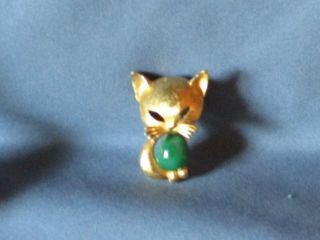 Vintage Signed R.  Mandle Gold - Tone Metal Green Cabochon Cat Kitty Pin Brooch