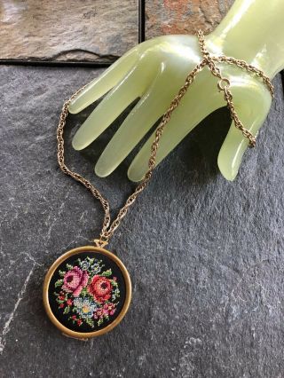 Vintage 24” Goldtone Chain Necklace 2 " Round Needlepoint Floral Locket Pendant 4