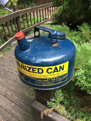 VINTAGE EAGLE 1 GALLON BLUE & YELLOW GALVANIZED METAL GAS CAN Inside 3