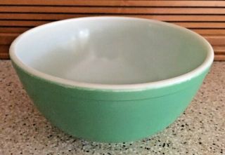 Vintage Pyrex Green Primary Colors Mixing Bowl 403 2.  5 Qt 8 1/2” Diameter