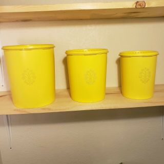 Vintage Tupperware Yellow Nesting Servalier Canisters 805 - 809 - 807 Set Of 3