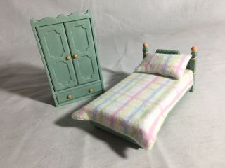 Calico Critters/sylvanian Families Vintage Pale Green Bed & Dresser