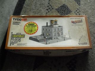 Vintage Ho Scale Tyco School House Building Kit 7775