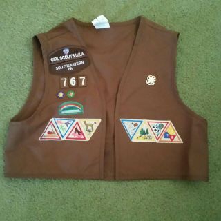 Girl Scout Brownie Medium Vest And Shorts/ Patches And Pins 1996 Vintage
