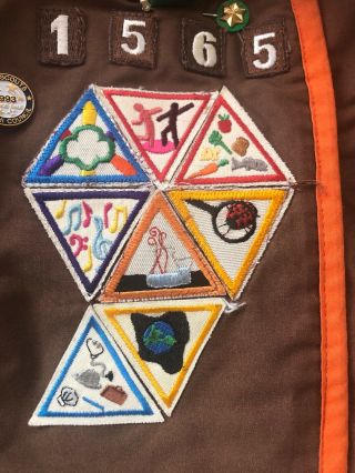 Vintage Brownie Vest Girl Scouts.  Patches And Metal Pin Backs 3