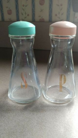 Vintage Pyrex Salt & Pepper Shakers Clear Glass Pink And Blue Plastic Tops