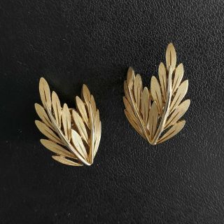 Signed Crown Trifari Vintage Gold Tone Leaf Flower Clip Earrings S19