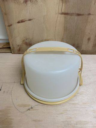 Vintage Round Harvest Gold Tupperware Cake Carrier Taker 684 - 7 / Handle 624 - 22