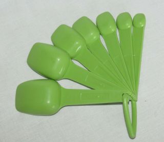 Complete Set of 7 - Vintage Tupperware Measuring Spoons Apple Green 4