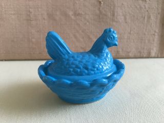 Vintage Blue On White Cased Glass Small Chicken Hen On A Nest Westmoreland
