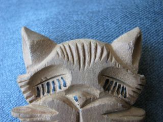 Vintage carved and painted wooden cat kitten with bow huge pin 2