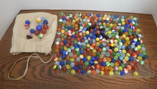 346 Vtg 1950s - 1960s Glass Marbles,  10 Shooters,  Cotton Drawstring Bag