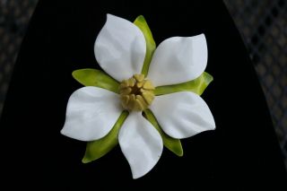 Vintage Big Sarah Coventry White Green Enamel Flower Pin Brooch