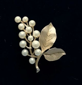 Vtg Trifari Gold Tone Faux Pearl Flower Brooch Signed 2 " M001