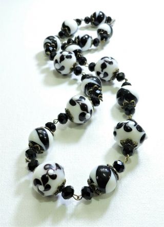 Vintage Black And White Lampwork Art Glass Bead Necklace Jl19179