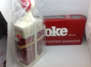 Vintage Coca Cola Coke Vending Machine Salt & Pepper Shakers 1993