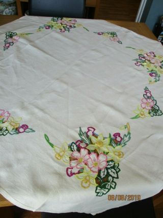 VINTAGE CREAMY WHITE EMBROIDERED & CUT - WORK TABLECLOTH 41 