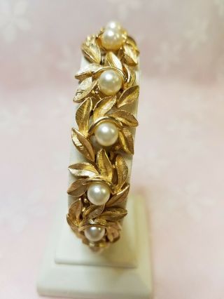 Vintage Avon Faux Pearl Bracelet Floral Design Gold Tone Pretty Scb788