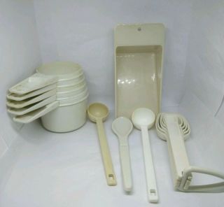 Tupperware 16 Vtg Collectibles Measuring Cups Spoons Wedge Scoop & Melon Ballers
