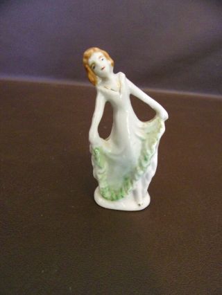 Small Vintage Porcelain Lady Figurine Made In Japan (13t099)