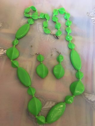 Vintage Retro Green Beaded Necklace With Matching Earrings 28” Earrings 2” Drop