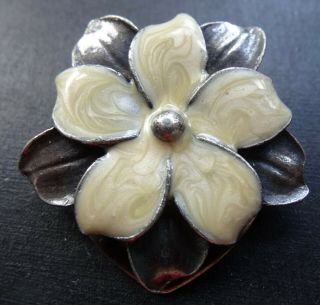 Vintage Black Cream Enamel Layered Flower Silver Tone Scarf Ring Clip - C908