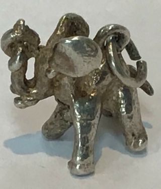 Lovely Vintage Silver Bracelet Charm Of An Elephant Never Forgets Knotted Trunk