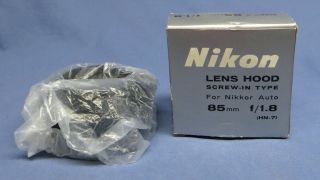 Vintage Nikon Lens Hood Hn - 7 85mm F/1.  8 Screw - In Type W/box