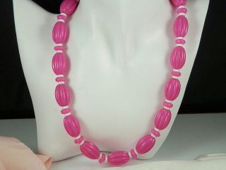 Colorful & Cute Vintage 1950s - 60s Vivid Pink Plastic Necklace 719jl4