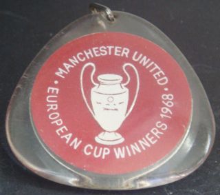 Manchester United V Benfica Vintage 1968 European Cup Plastic Key Ring 43mm Dia