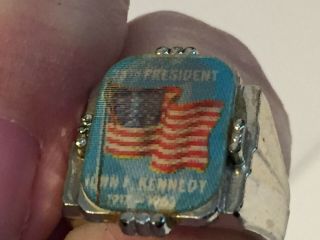 Vintage John F Kennedy Flicker Flasher Ring - silver plastic - JFK and US flag 2