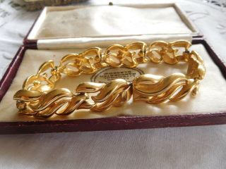 Lovely Vintage 1980s Decorative Gold Bracelet Signed Monet