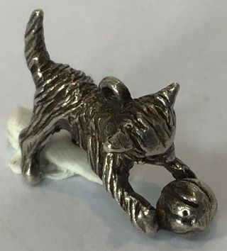 Lovely Vintage Silver Bracelet Charm Of A Cat Or Kitten Playing With A Ball