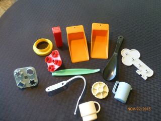 Vintage Tupperware Gadgets Key Holder Scoops Mini Cookie Cutters Magnets 13 Pc