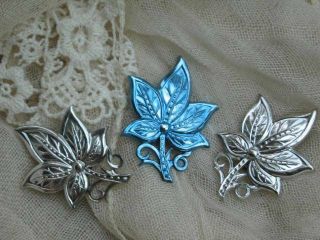 VINTAGE 60/70 ' S EX OLD STOCK SET OF THREE SILVER AND BLUE METALIC LEAF BROOCHES 5