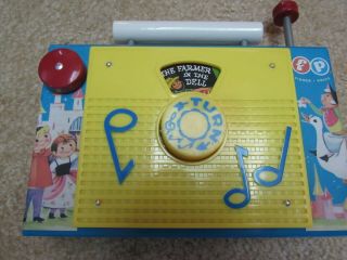 Fisher Price 2009 Tv Radio Farmer In The Dell Wind Up Toy Radio Vintage Style