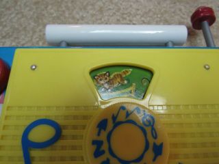 Fisher Price 2009 TV Radio Farmer in the Dell Wind Up Toy Radio Vintage Style 4