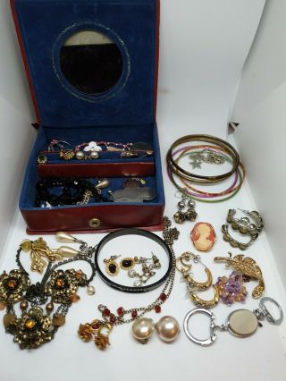 Vintage Box Vintage Jewellery Brooch Necklace Bracelet Ring Earrings
