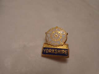 Classic Vintage Leeds United White Yorkshire Rose Enamel Football Pin Badge