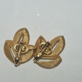 Vintage Crown Trifari White enamel gold leaf detail clip on earrings 4