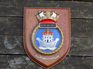 Vintage R09 Hms Ark Royal Last Commission 1955 - 1978 Hand Painted Crest Shield