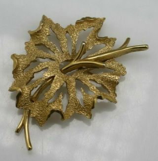 Vintage Gold Tone Textured & Shiny Signed Trifari Filigree Floral Pin Brooch